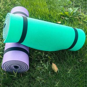 ダブルトーンカラフルなクローズドセルXPEフォームパッドロールアップスリーピングパッド耐久性のあるヨガマット屋外防水マット - Product Image 4