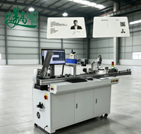 Machine de traitement de cartes PVC haute vitesse avec marquage laser, gravure de numéro de série et système de contrôle visuel par caméra pour codes QR