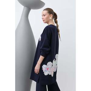 Tunique pour femme Puane bleu marine brodée et ornée de détails, avec broderies sur le devant et le dos, coupe moderne pour un style polyvalent - Product Image 2