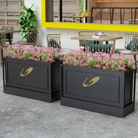 Bacs à fleurs et jardinières en acier inoxydable de haute qualité, en stock, pour les rues commerciales municipales.