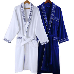 2025 nuovo Design <span class=keywords><strong>accappatoio</strong></span> di lusso <span class=keywords><strong>100</strong></span>% <span class=keywords><strong>cotone</strong></span> bianco e blu <span class=keywords><strong>accappatoio</strong></span> migliore qualità ricamata per <span class=keywords><strong>uomo</strong></span> tessuto logo personalizzato - Product Image 1
