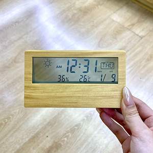 นาฬิกาปลุกดิจิตอลแบบตั้งโต๊ะ จอ LCD โปร่งใส ใช้แบตเตอรี่ พร้อมแสดงอุณหภูมิและความชื้น - Product Image 4