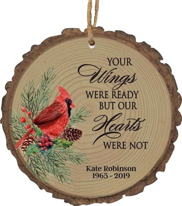 Ornement de Noël commémoratif personnalisé en forme de cardinal pour la mémoire - Décoration d'arbre de sympathie, cadeau - Product Image 1