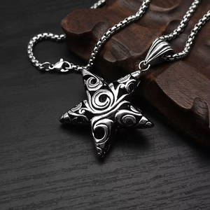 Collana da uomo all'ingrosso con ciondolo a stella Pentagonale Punk intagliata, in acciaio inossidabile, impermeabile, anallergica, gioielli alla moda - Product Image 2