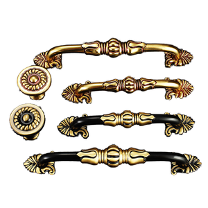 Manijas Modernas Nórdicas para Puertas y Gabinetes, Decorativas en Latón Dorado Europeo para Apartamentos - Product Image 1