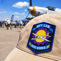 Écusson tissé de haute densité avec logo d'avion à réaction de précision 0,05 mm pour souvenirs d'école de vol et image de marque tendance