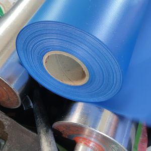 Rollo de lona impermeable de PVC al por mayor con revestimiento azul y negro para cubiertas de <span class=keywords><strong>piscina</strong></span> de <span class=keywords><strong>invierno</strong></span> para niños y niñas - Product Image 4