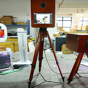 Cabina de Fotos con Espejo Mágico de 15.6 Pulgadas con Compatibilidad con iPad y Cámara, Capacidad de Carga de 350 kg, para 5-6 Personas, Compatible con Cámaras DSLR, con Estuche de Transporte - Product Image 5