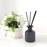 Vente en gros de flacons de parfum décoratifs pour la maison de 150ml 200ml flacons d'arôme vides en verre noir blanc flacons de diffuseur de luxe pour la maison