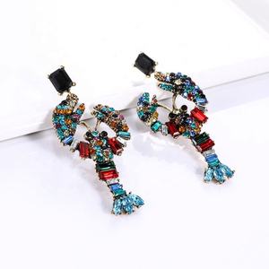 ต่างหูแฟชั่นผู้หญิงทรงหยดน้ำสีทอง ดีไซน์เก๋ รูปทรงกุ้งมังกร ลายผีเสื้อ ประดับด้วยหินธรรมชาติ ดีไซน์สร้างสรรค์ ไม่ซ้ำใคร ทำจากโลหะผสม - Product Image 2