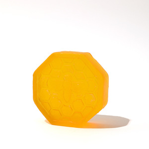 Savon Solide Artisanal Smile Silk 100G à la Propolis d'Abeille et aux Huiles Essentielles, à Base de Plantes pour Nettoyer et Hydrater - Product Image 5