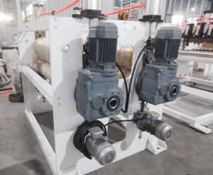 Ligne de production de machines d'extrusion de tuiles de toit en nid d'abeille en <span class=keywords><strong>polycarbonate</strong></span>, feuille <span class=keywords><strong>ondulée</strong></span> en plastique PC PET de 1300 à 2100 mm de largeur - Product Image 5