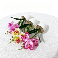 Bunga Anggrek Phalaenopsis Buatan Qiying Victory 700-mm Pot Pasir Halus Tiga Bunga Batang Realistis Bahan PVC Ruang Tamu