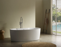 Baignoire autoportante en acrylique ovale moderne avec ensemble d'accessoires de salle de bain pour la maison, l'hôtel, la villa