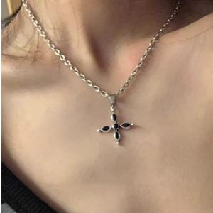 Último segmento ajustable apilado Punk gótico en capas Cruz colgante Collar cadena para mujeres adolescentes ropa de calle alternativa regalo - Product Image 4
