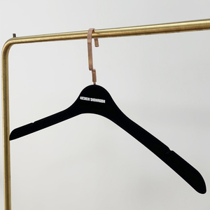 Percha <span class=keywords><strong>de</strong></span> terciopelo antideslizante para vestido <span class=keywords><strong>de</strong></span> <span class=keywords><strong>novia</strong></span>, percha <span class=keywords><strong>de</strong></span> lujo con logotipo personalizado <span class=keywords><strong>de</strong></span> marca, boutique - Product Image 2