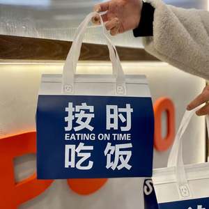 กระเป๋าเก็บความเย็นแบบมีฉนวนกันความร้อนสำหรับเครื่องดื่มกาแฟ ทำจากวัสดุรีไซเคิลแบบไม่ถักทอ พร้อมฟิล์มอลูมิเนียมสำหรับอาหารเย็น น้ำแข็ง และอาหารกลางวัน - Product Image 6