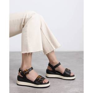 Sandales compensées noires pour femme Carmela 162227 style plateforme - Product Image 5