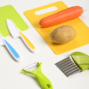 Juego de cuchillos de plástico Montessori para niños, 4 piezas, herramientas de cocina de juguete seguras para niños pequeños, juego de cocina, edad de 2 a 4 años, unisex - Product Image 4