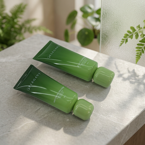 Tube cosmétique élégant en plastique vert 30ml 50ml 100ml avec bouchon à vis, surface brillante, impression offset, matériau PP - Product Image 4