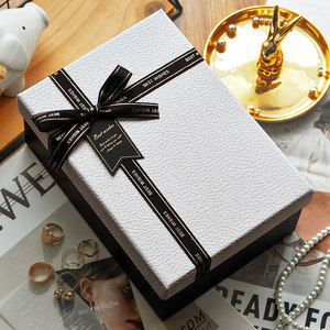 Caja de Regalo Rectangular Negra de Cartón con Lino de Lujo Personalizada - Product Image 3