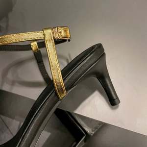 Nouvelles sandales à talon aiguille de 5,5 cm en cuir microfibre avec doublure en peau de mouton, design à brides croisées, style sexy pour l'extérieur – Collection Été 2026 - Product Image 3