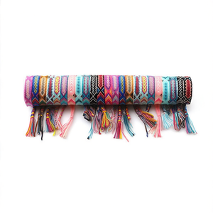 Braccialetto Intrecciato 1,5 Cm Fatto a Mano con Nappine Colorate, Bracciali alla Moda - Product Image 2