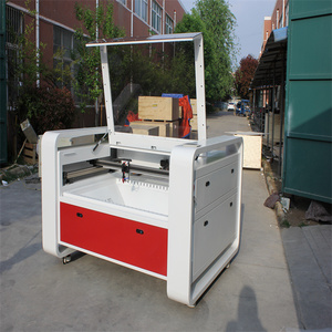 Machine de gravure de découpe laser Co2 de qualité européenne 900x600mm avec <span class=keywords><strong>logiciel</strong></span> <span class=keywords><strong>Lightburn</strong></span> 80W 100w RUIDA Controller 6445s - Product Image 3