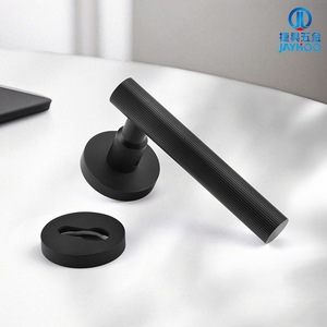 Manija de puerta Jiehao Lever Lock de latón cepillado con cilindro de llave para instalación en puertas interiores - Product Image 3