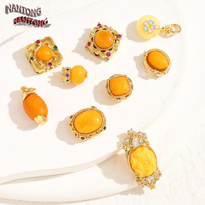 Cuentas colgantes ovaladas de ámbar de Nantong con incrustaciones de cobre de 18k, accesorios de joyería DIY para la fabricación de collares - Product Image 2