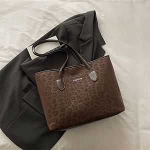 Custom Wholesale Women's Large Capacity Shoulder Bag Lightweight Multi-Purpose Handbag for Everyday Use Travel Commuting Open - Product Image 2