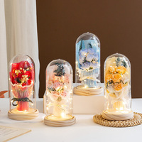 Bouquet de fleurs éternelles faites à la main pour la Saint-Valentin, 7 roses et gypsophile, fleurs séchées sous cloche en verre, lumière chaude, bois naturel, pour couple
