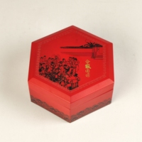 Boîte cadeau hexagonale en bois rouge avec doublure en velours, insert en EVA personnalisé et logo pour les cadeaux de vacances et les emballages de cadeaux de festivals traditionnels