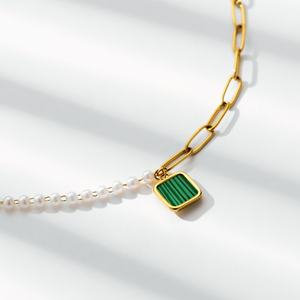 Collier Pendentif Tendance Demi-Perle Demi-Chaine en Acier Inoxydable Plaqué Argent Géométrique Classique pour Mariage - Product Image 4