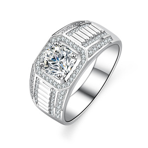 C & J Simples Grande Pedra Europeia S925 Sterling Silver VVS 1 quilate Moissanite Diamante 14k Ouro Branco Moissanite Anéis para homens - Product Image 1