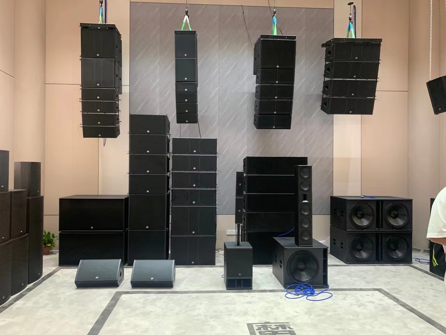 デュアル8インチウーファー搭載プロフェッショナル2ウェイパッシブ合板