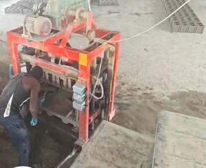 Macchina per la Produzione di Blocchi di Cemento QTJ4-40, Prezzo per Macchina Semi-automatica per Blocchi di Calcestruzzo - Product Image 5