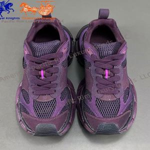 Zapatillas Deportivas Unisex Beige, Blancas y Rojas con Acabado Desgastado para Streetwear - Product Image 6