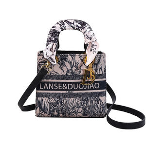 Sac à main de luxe pour femme en PU de haute qualité, modèle 2025, avec rivets, durable et portable pour un usage quotidien - Product Image 2