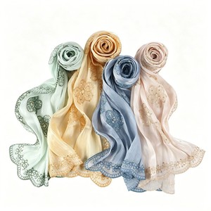 ผ้าคลุมไหล่ยาวปักลายสีพื้นแบบใหม่ พร้อมขอบหยัก ผ้าชีฟอง ฮิญาบประดับเลื่อม ผ้าคลุมศีรษะมุสลิมเนื้อนุ่มปักลาย - Product Image 4