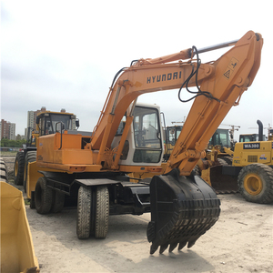 Pelle multifonction sur chenilles originale de la Corée Hyundai 130 à haut rendement en bon état en vente - Product Image 3