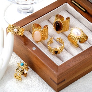 Anillo Ajustable Chapado en Oro de 18K, Acero Inoxidable con Incrustaciones de Ópalo y Turquesa, Anillo Abierto con Grabado de Girasol para Mujer - Product Image 1