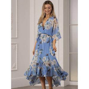 Nouvelle arrivée en stock : robe florale enveloppante à une pièce, coupe évasée, longueur moyenne, texture texturée. - Product Image 2