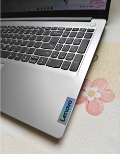 Leno <span class=keywords><strong>IdeaPad</strong></span> 15 ALC7 Laptop, con AMD Core <span class=keywords><strong>Ryzen</strong></span> <span class=keywords><strong>5</strong></span> 5500U, 16GB RAM y 512GB de almacenamiento, Laptop de segunda mano - Product Image 3