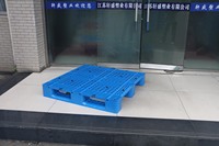 NEXARA Vente à Chaud Palettes Plastique Euro HDPE 1111*1100*155mm Grille Trois Coureurs Logistique Robuste 4 Voies Simple Face