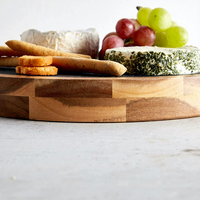 Planche à fromage en bois d'acacia et ensemble de couteaux, style rustique, finition huilée, durable, avec plateau à fromage en ardoise amovible