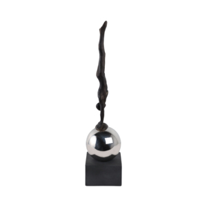 Scultura Figura in Posizione Verticale su Sfera, Pezzo d'Arte per Arredamento Casa, Soggiorno, Scaffale, Ufficio - Product Image 3