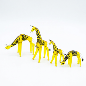 Juego de figuras de jirafa de vidrio soplado a mano, diseño amarillo transparente con manchas, decoraciones de animales - Product Image 1