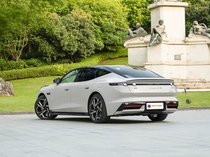 Nouvelle berline électrique LYNK & CO 10 Performance, 925 chevaux, 3,2 s de 0 à 100 km/h, 680 kW, double moteur pour les passionnés de piste - Product Image 5