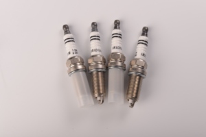 Pièces de moteur automobile, bougie d'allumage KH5RTP pour l'entretien après-vente - Product Image 3